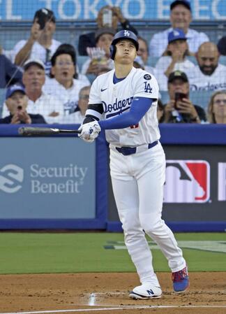 ドジャースOB野茂英雄氏が始球式 背番号［16］で登場/大リーグ