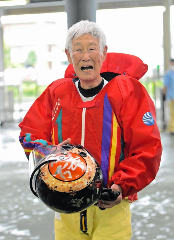 ボート】81歳・加藤峻二さんが戸田水面で乗艇「ウイニングランをして
