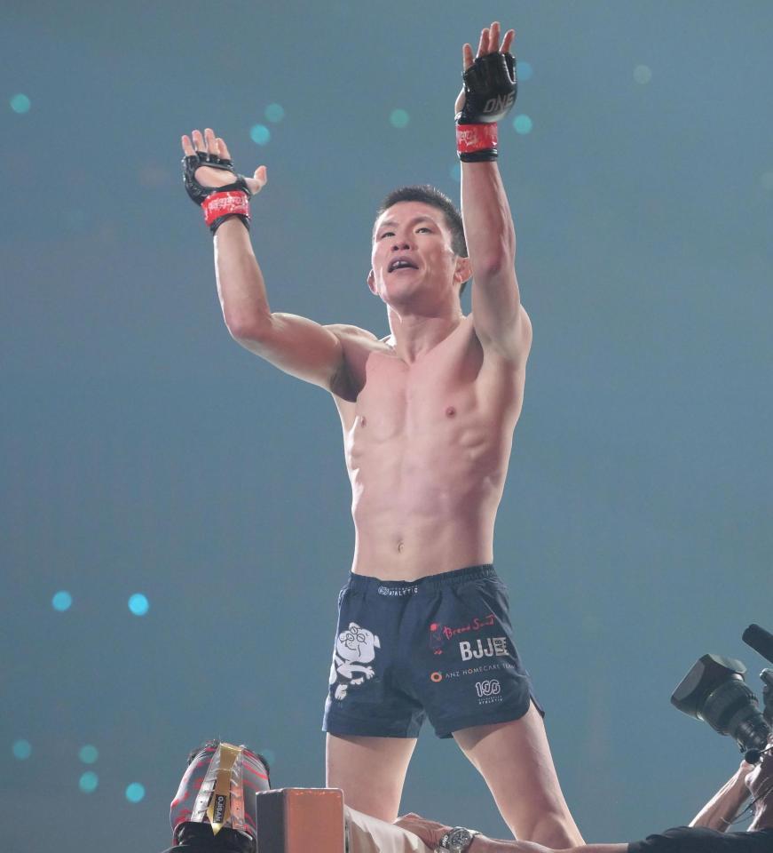 40歳青木真也が劇的一本勝ち！対戦相手の当日1時間前変更もものと