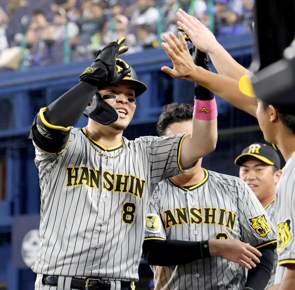 阪神 執念の逆転勝ちで巨人と2G差！佐藤輝明が確信の15号決勝弾