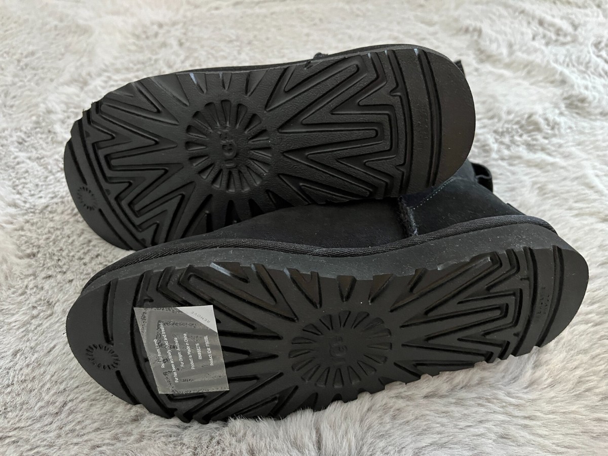 UGG Classic Mini II Black Boot Women Size 5 New with Box (no lid