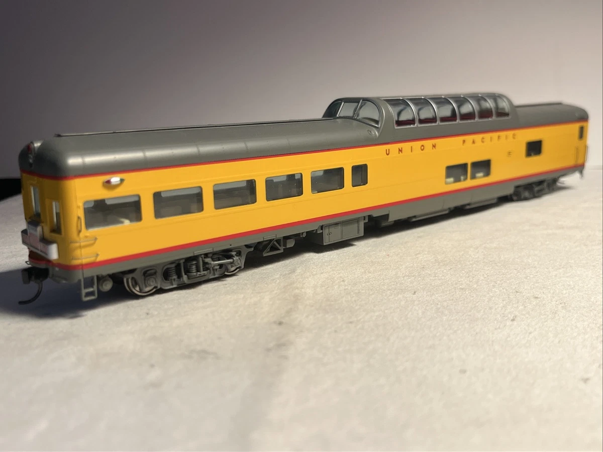 Union Pacific Railroad Plastic HO Model Railroad Passenger Cars