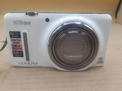 Nikon COOLPIX S9400 18.1MP Digital Camera 18x Optical Zoom - 90