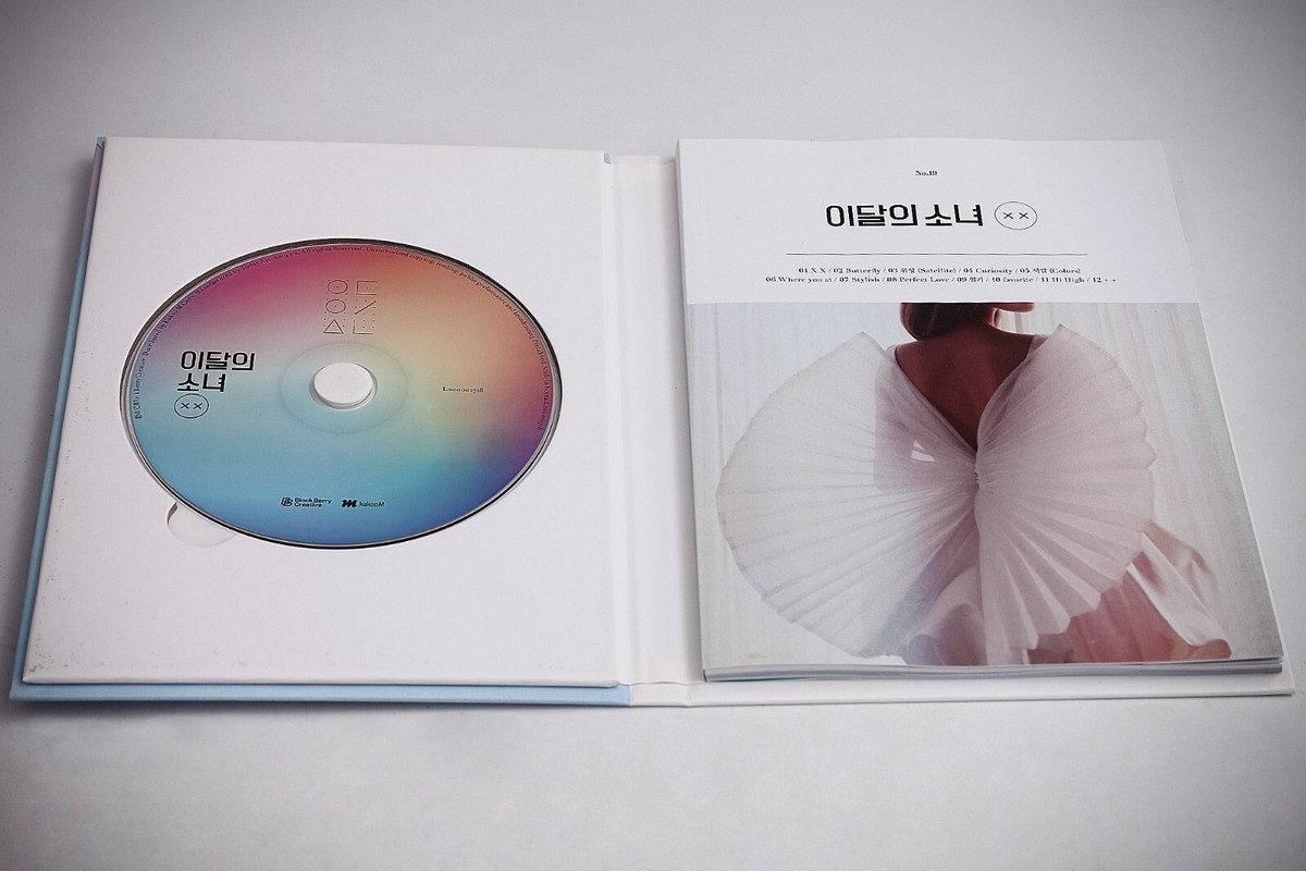 LOONA [X X] Limited A Version Album - Photocard Included | Rare