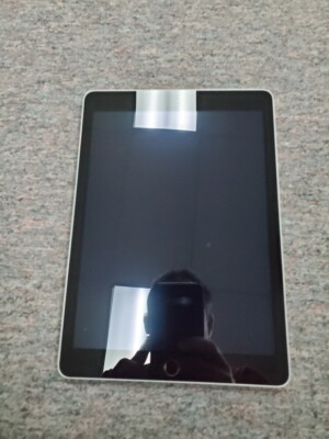 Apple iPad 5th Gen 32 GB, Wi-Fi, 9.7