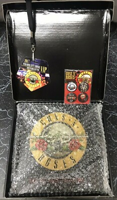 Guns n Roses 2017 Not in this Lifetime Tour VIP Book & Buttons