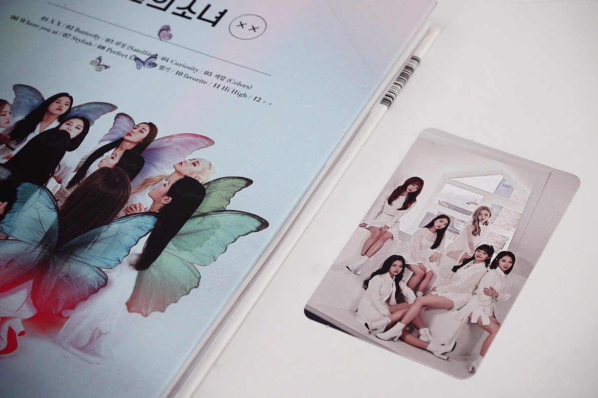 LOONA [X X] Limited A Version Album - Photocard Included | Rare