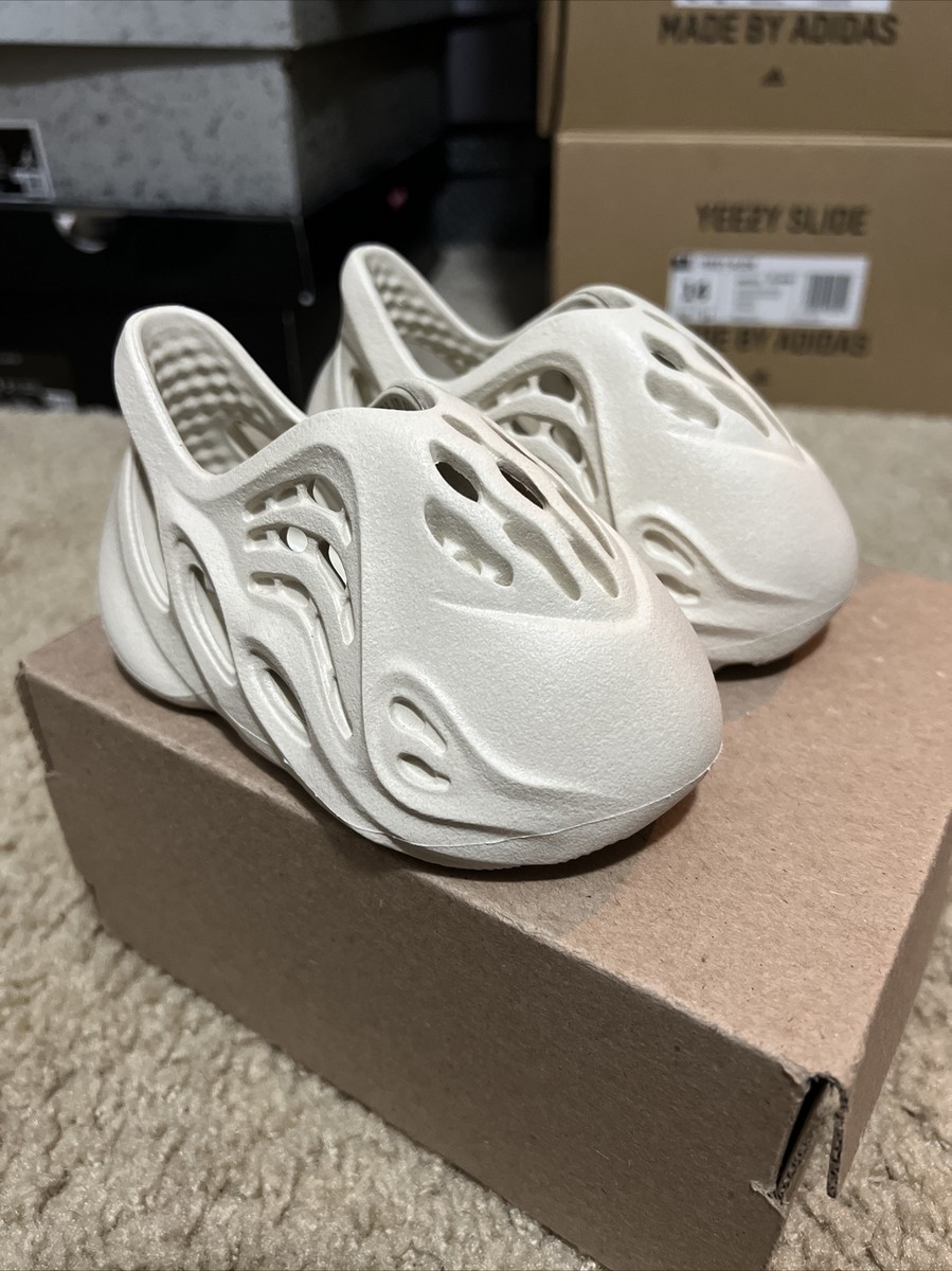 Size 3K Yeezy Foam RNNR Sand Infants NEW | eBay