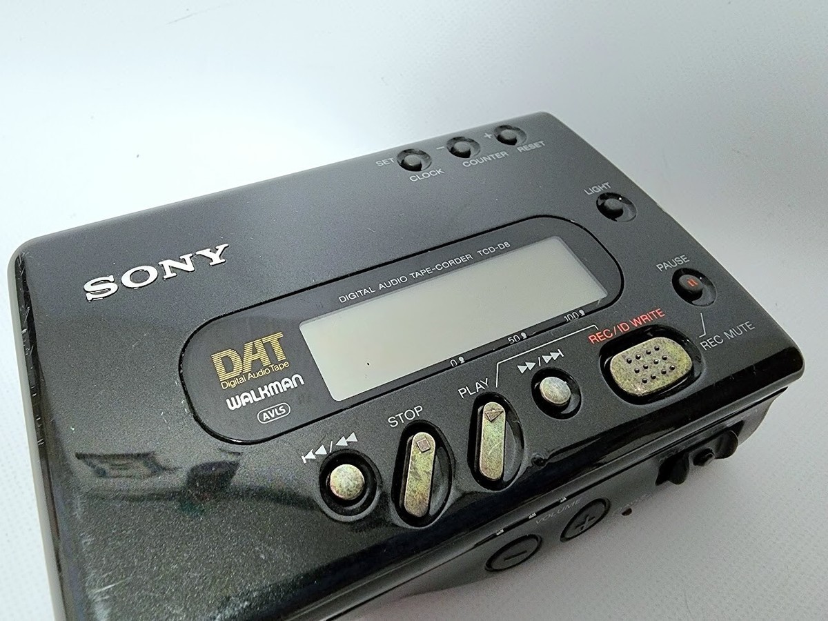 Sony TCD-D8 WALKMAN Portable DAT Recorder Digital Audio Tape