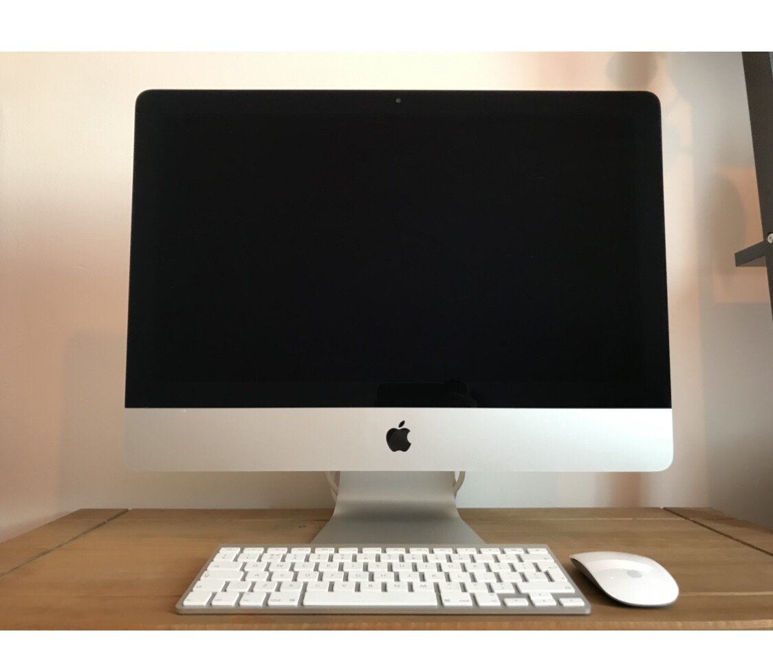 Apple iMac 21.5 inch, late 2013 with Apple wireless keyboard and