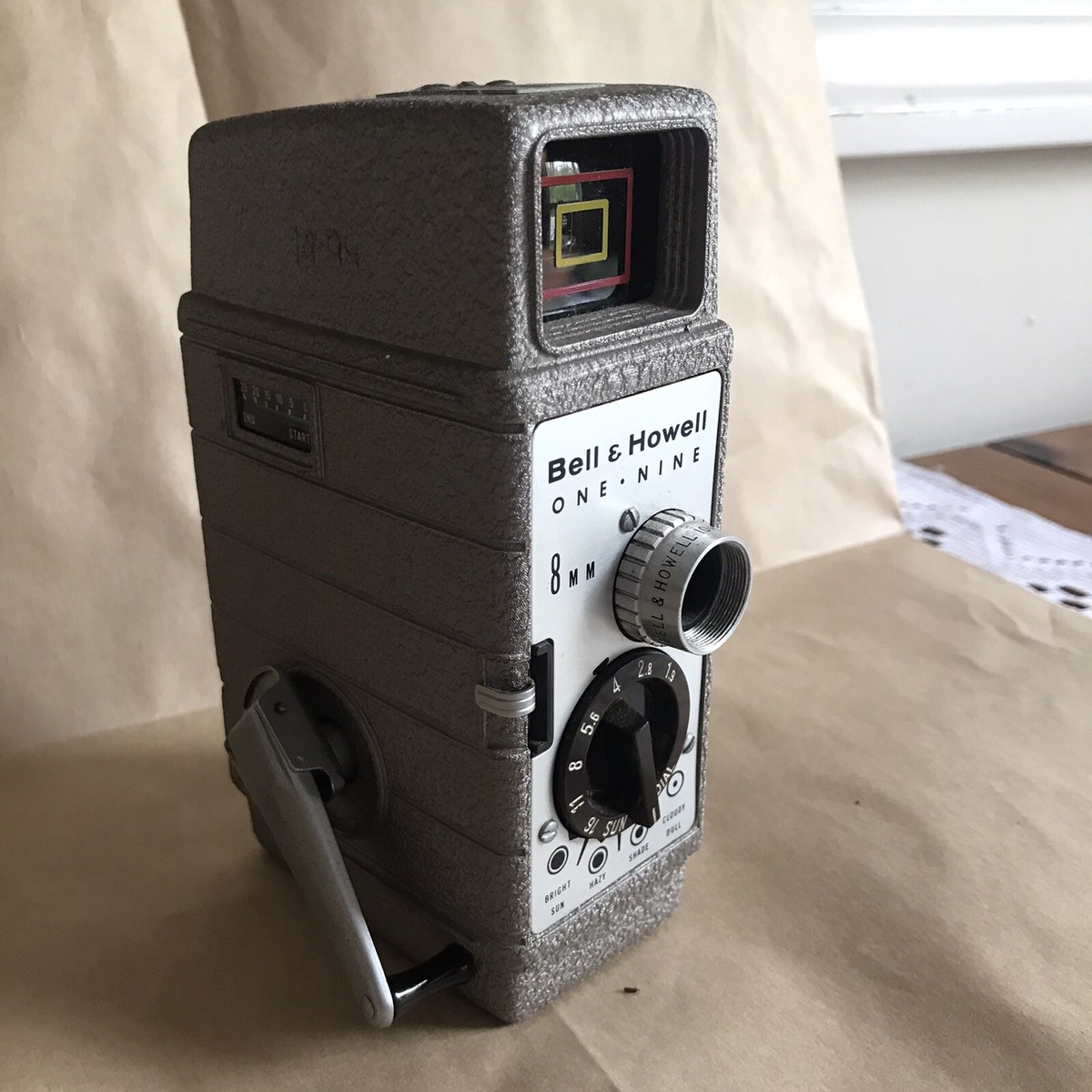 Vintage 1950s Bell & Howell One Nine 8mm Movie Camera | eBay