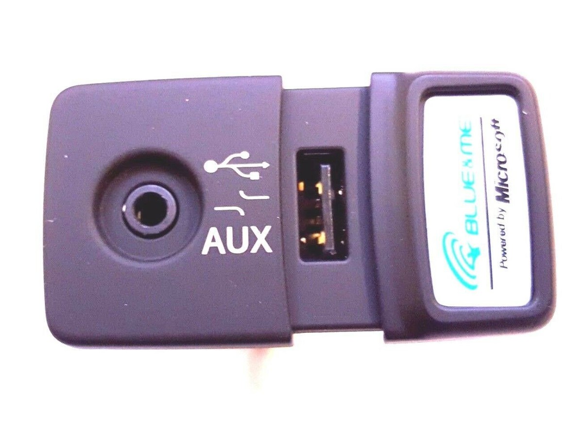 Fiat 500 Panda Punto Blue and Me USB Media Player AUX Socket New