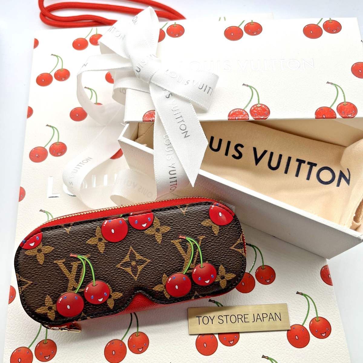 LOUIS VUITTON x Takashi Murakami GI1332 Sunglasses pouch Cherry