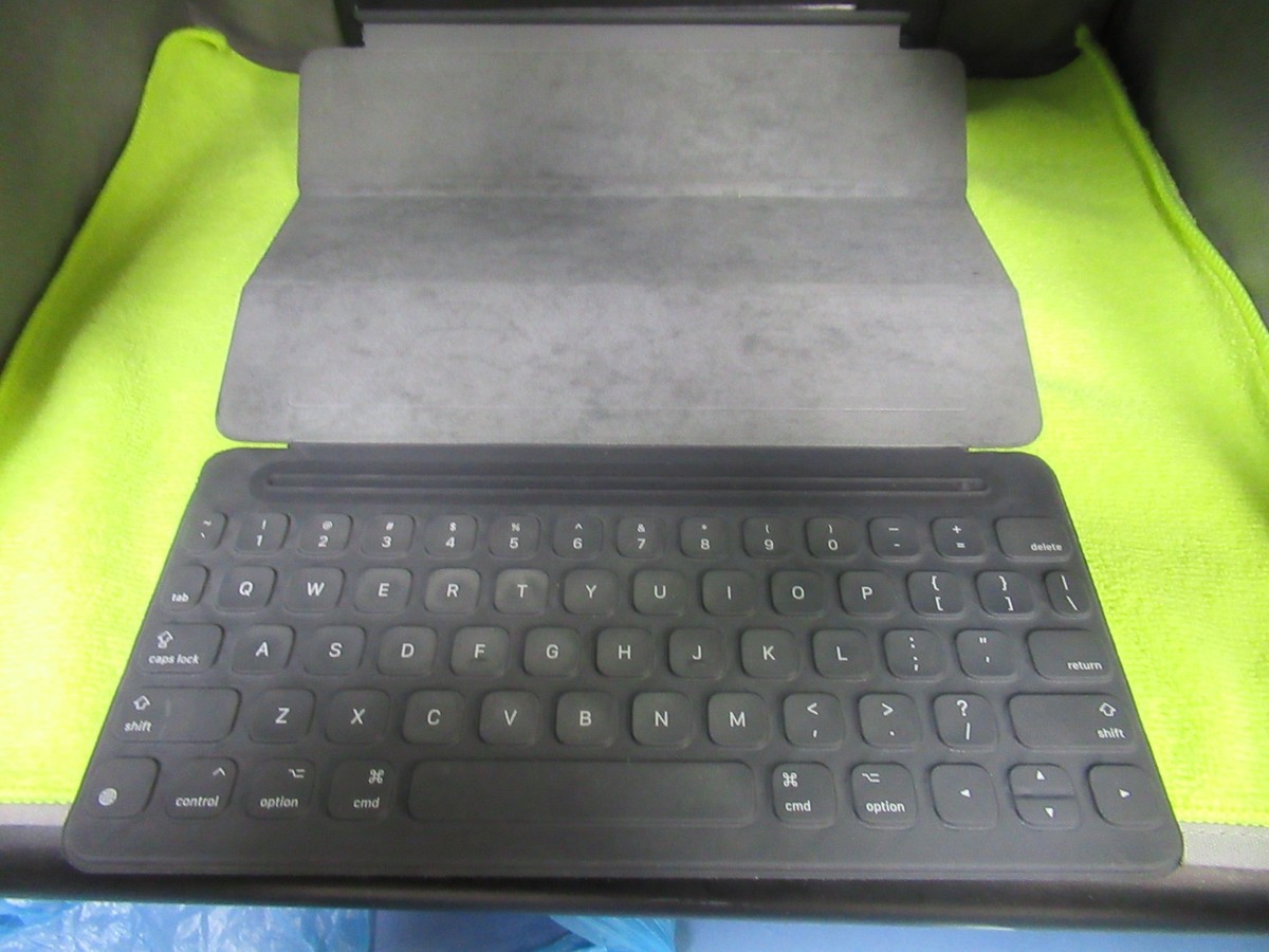 Apple Smart Keyboard for iPad Pro 9.7 A1772 G102 for sale online