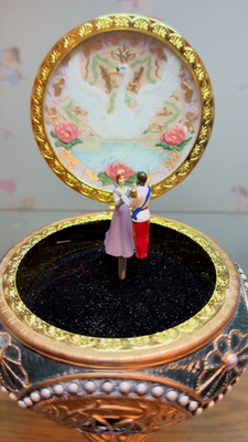 San Francisco Music Box Company Anastasia Alexandra and Nicholas