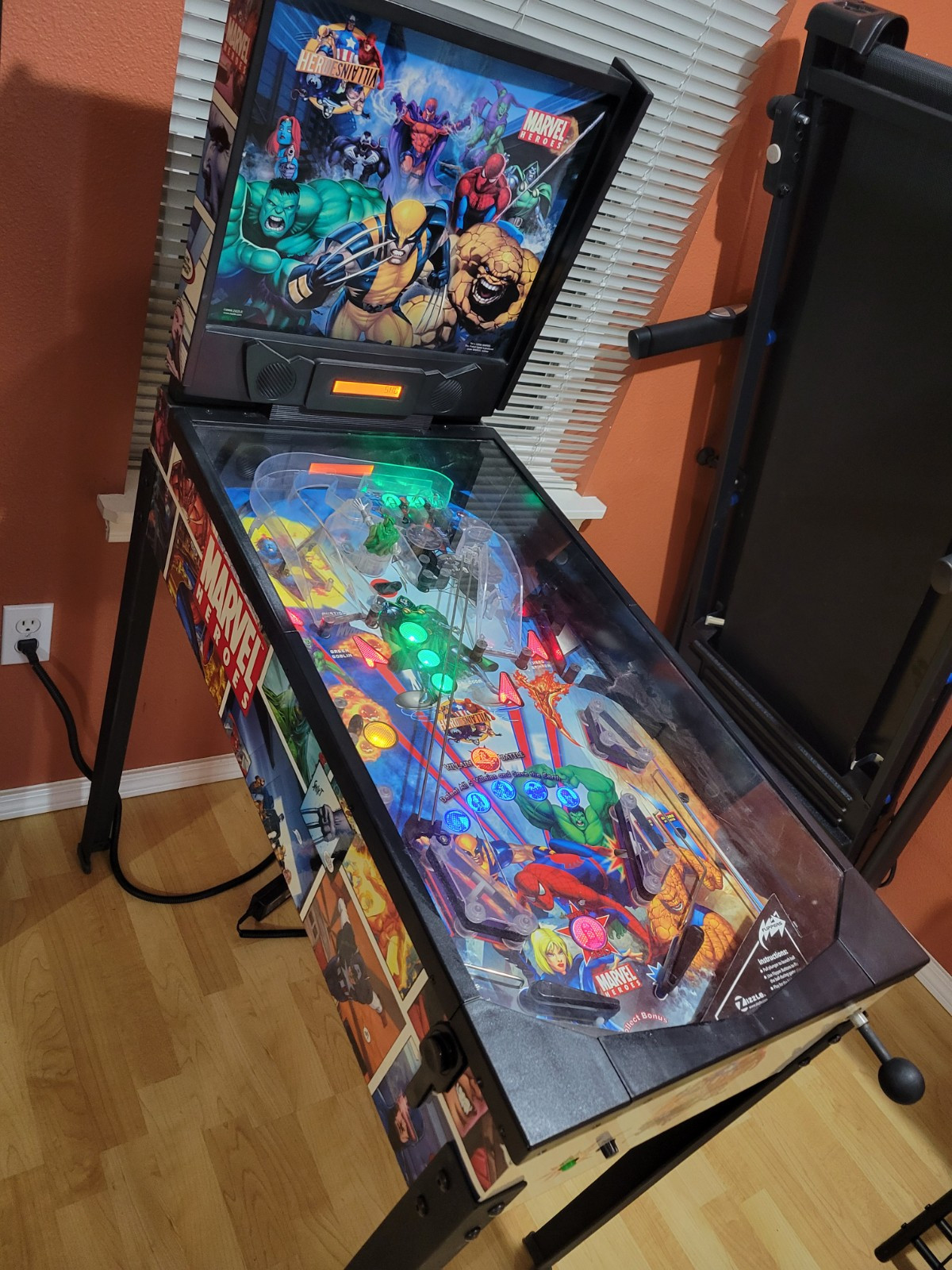 Zizzle Marvel Super Heroes Pinball Machine 2007 (Works, See