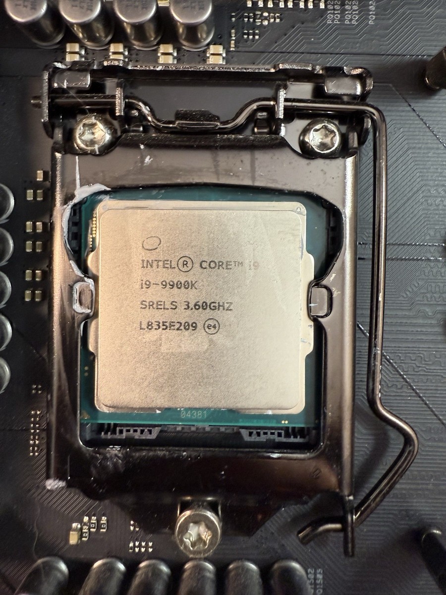 ASUS ROG MAXIMUS XI HERO WI-FI w/ INTEL I9-9900K Processor - No