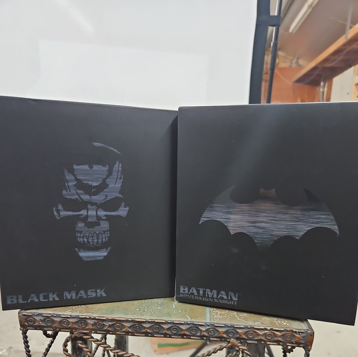 Perfect Mezco Toyz 1/12 Batman: Sovereign Knight Vs Black Mask