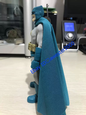 Mezco Toyz THE DARK KNIGHL RETURNS 1/12 Scale Batman 6″ Figures
