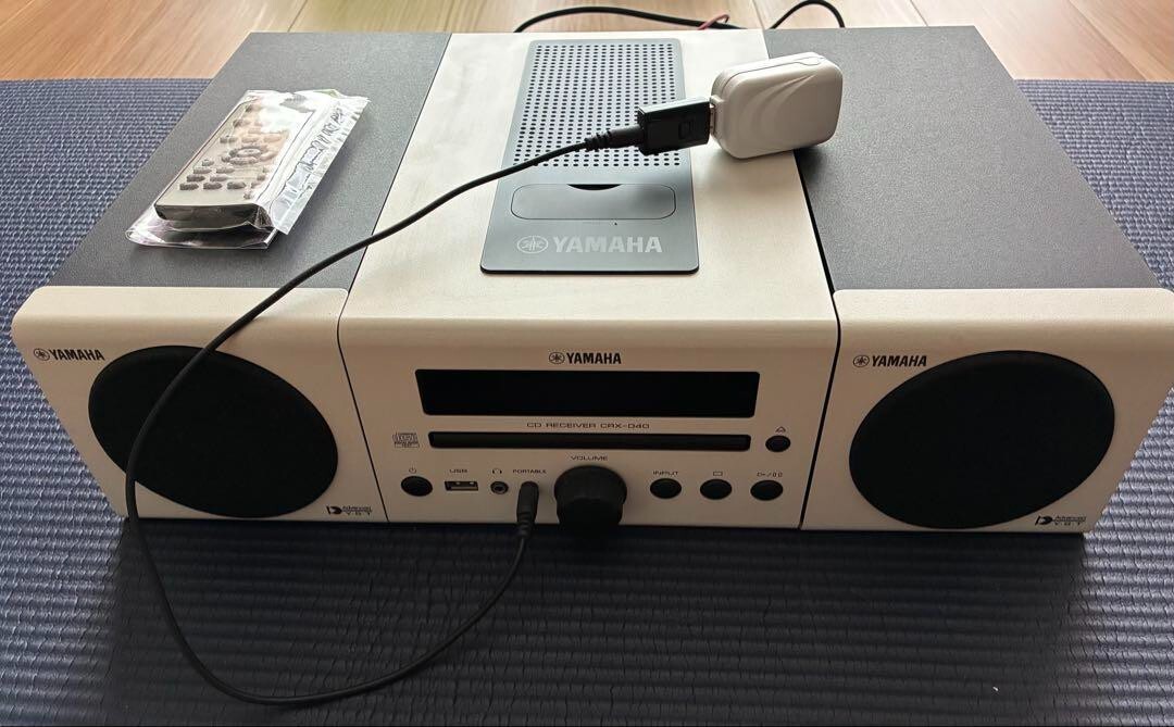 YAMAHA CRX-040 CD Player White Compact Space Saving Design from