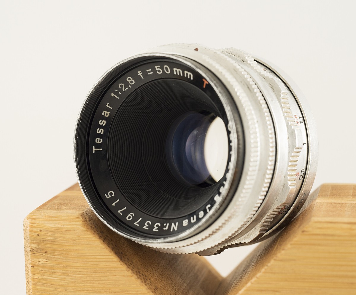 Carl Zeiss Jena Tessar 50mm F2,8 RED T M42 Vintage Lens - 2.8 / 50