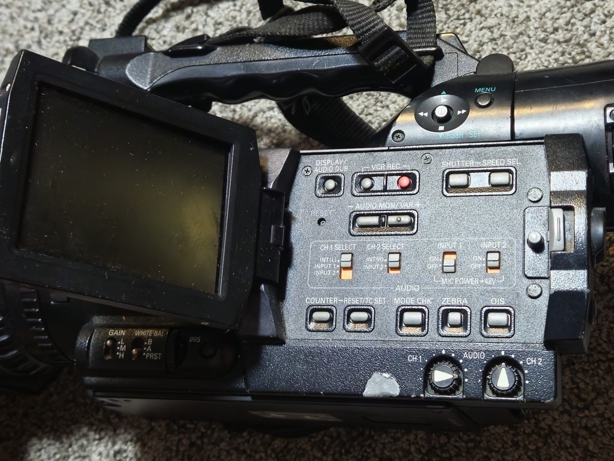Panasonic AG-DVX100B 3-CCD Mini-DV Cinema Camcorder 01028 Hours | eBay