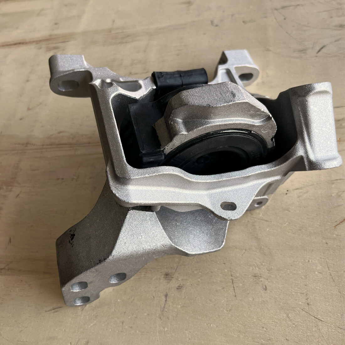 K156-39-060 Right Engine Mount 1PC for Mazda CX-5 22-17 2.5L