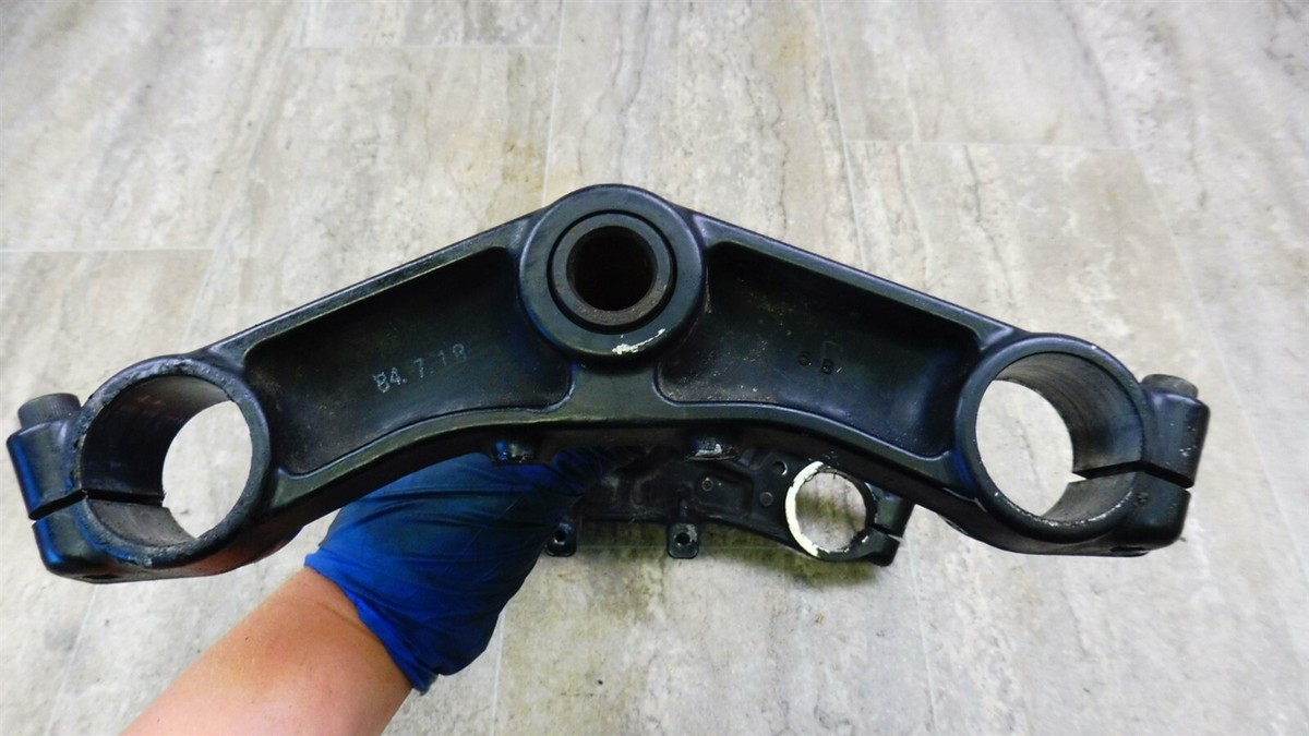 1985 Kawasaki ZX900 Ninja K238-1) triple tree steering stem clamp