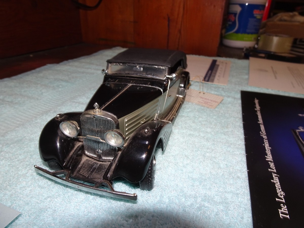 Franklin Mint Car 1:24 Scale 1939 Maybach Zeppelin (Black/silver