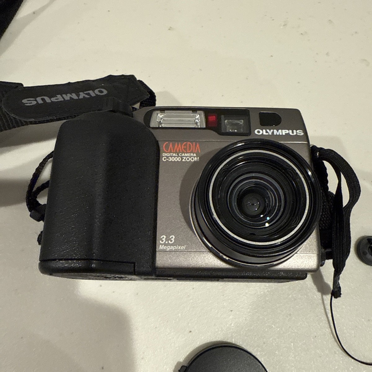 Olympus Camedia C-3000 ZOOM 3.3 Megapixel 3x Zoom Camera (TESTED