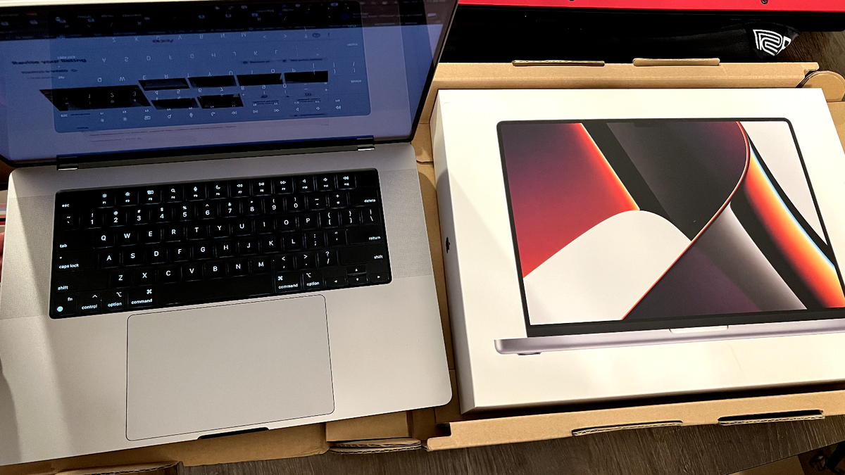 Apple MacBook Pro 16'' (4TB SSD, Apple M1 Max, 3.2GHz, 64GB RAM