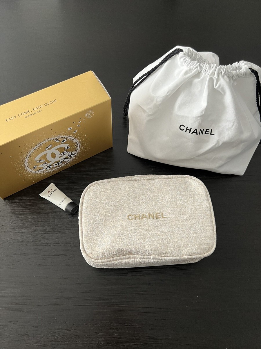 CHANEL Holiday Gift Set 2023 White and Gold Cosmetic Pouch & Dust