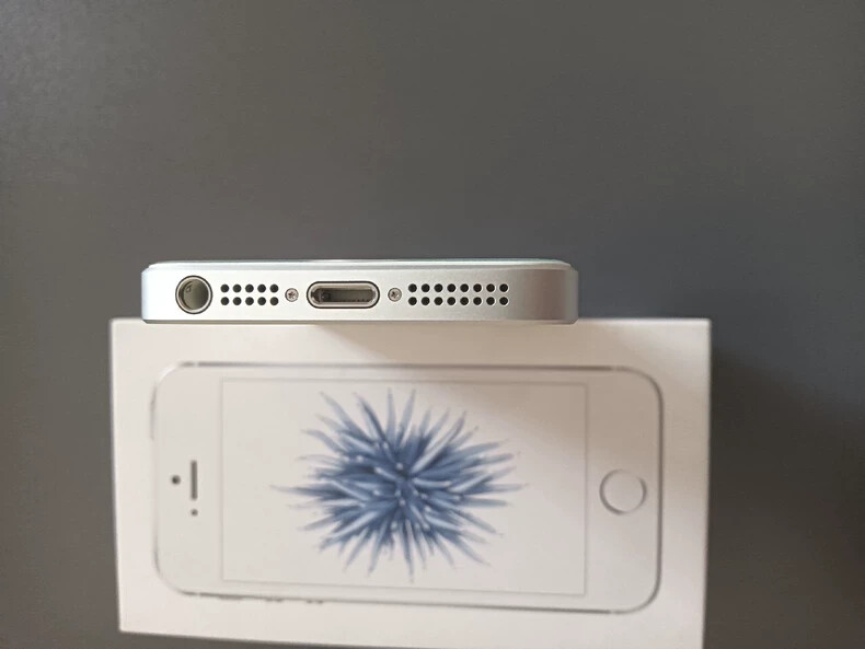 Buy Apple iPhone SE - 128 GB - Silver (Unlocked) online | eBay