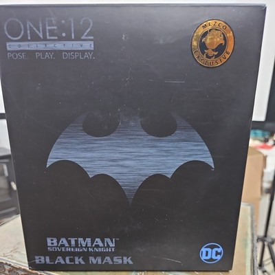 Perfect Mezco Toyz 1/12 Batman: Sovereign Knight Vs Black Mask