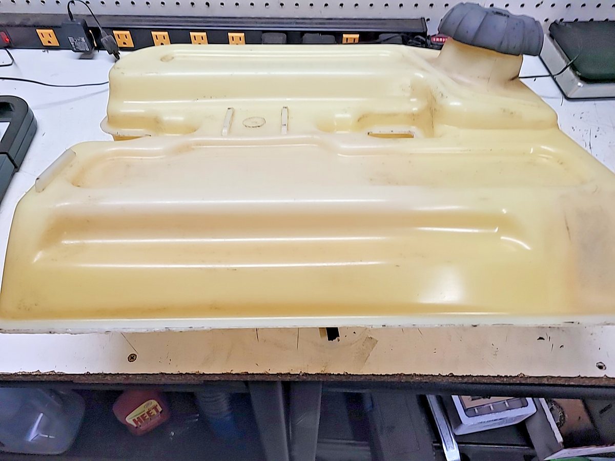 Craftsman Dyt4000 DYT Husqvarna Poulan Fuel Gas Tank 179022 for