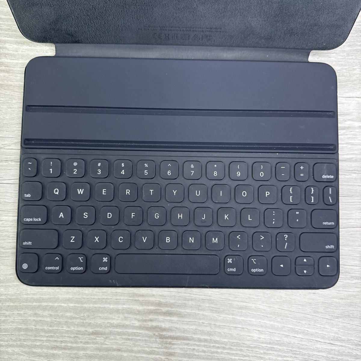 Apple A2033 Black Portable 5.2V Wireless Qwerty - Standard