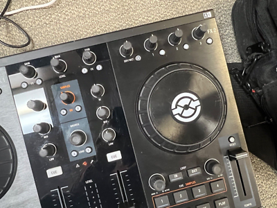 Native Instruments TRAKTOR KONTROL S2 MK1 DJ Controller With Case