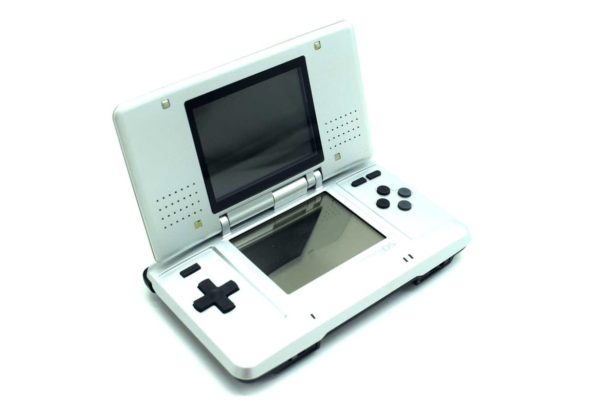 Nintendo DS Original Large Hand Held Console Phat Includes Charger