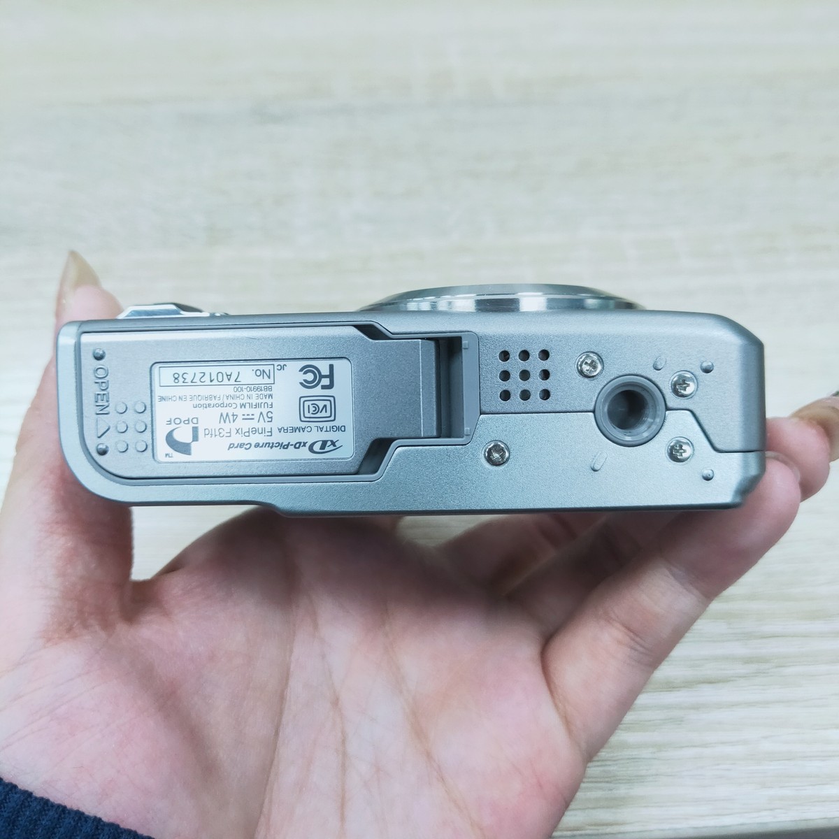 Fujifilm FinePix F31fd Compact Digital Camera 6.3MP 3x Silver - 90