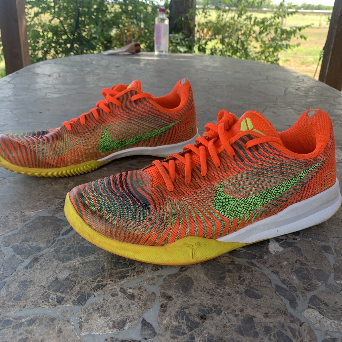 Mens Nike Kobe Mentality II Total Crimson Shoes Basketball 818952