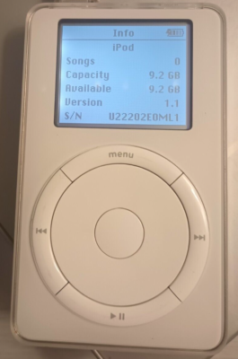 Apple iPod 1st Generation 10GB 32MB RAM - White With Box, Cord