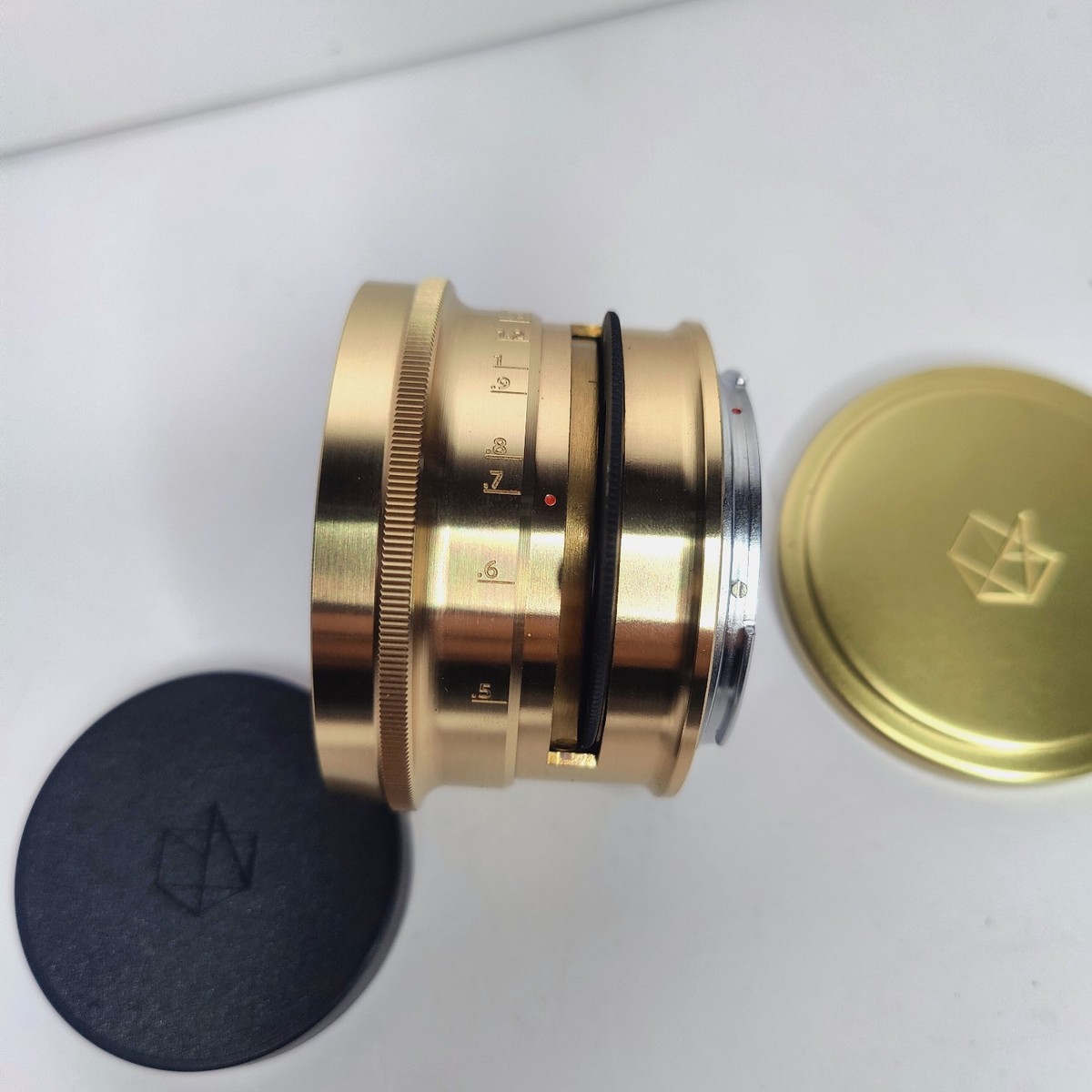 NEW! Lomography Lomogon 32mm f/2.5 Gold Bokeh Art Lens for Canon