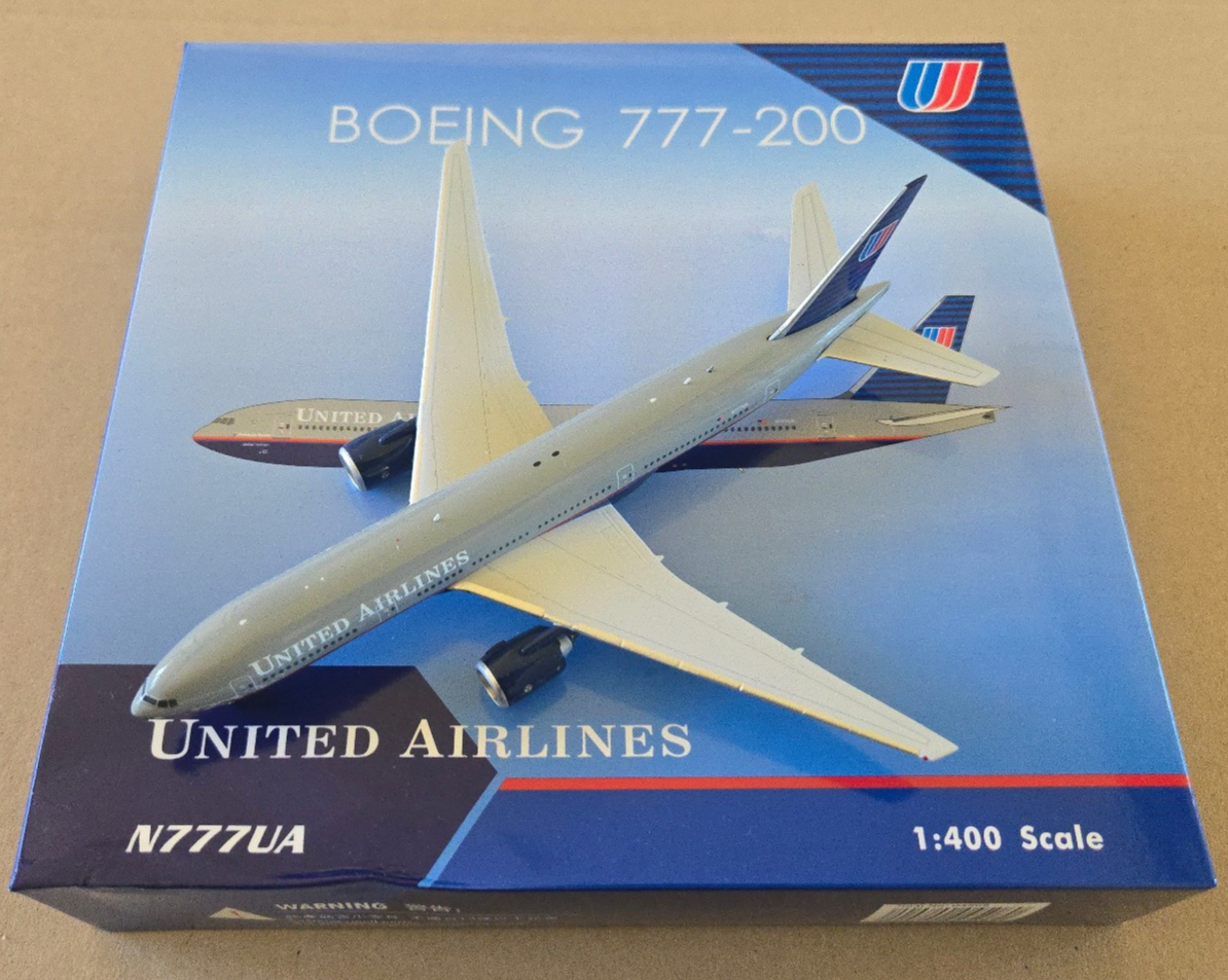 1:400 Phoenix 777-200 United Airlines N777UA Battleship Grey
