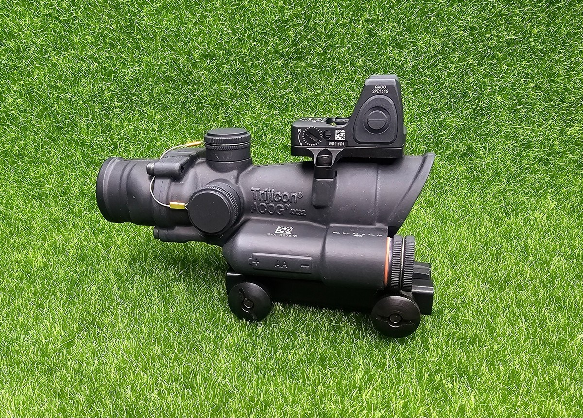 Trijicon 4x32 ACOG Red LED Illum .223 Crosshair Reticle TA51 Mount