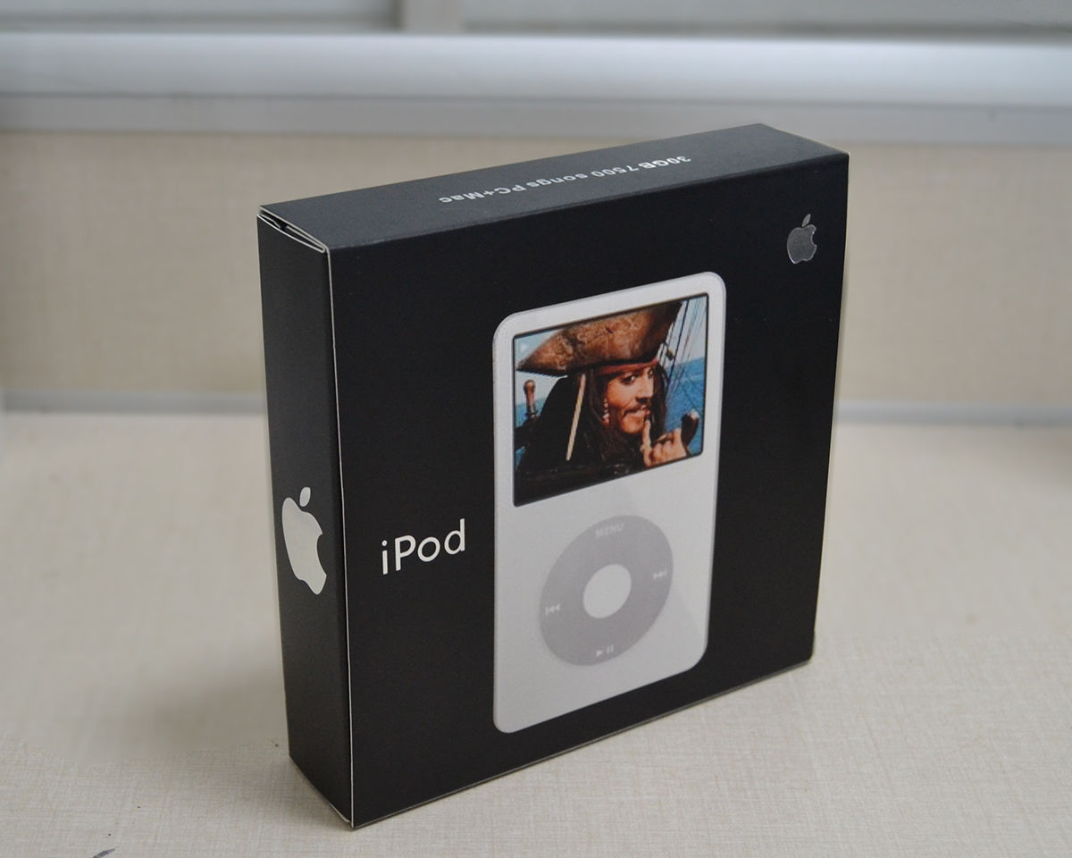 Apple iPod Classic Video 5.5th Gen 30GB/60GB/80GB Black /White