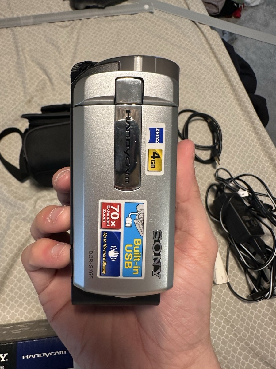 Sony Handycam DCR-SX65 Digital Camcorder Zeiss 70x Zoom 4GB