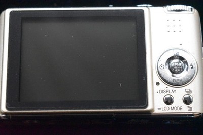 US Duty Paid] Panasonic Lumix DMC-FX07 Compact Digital Camera Gold