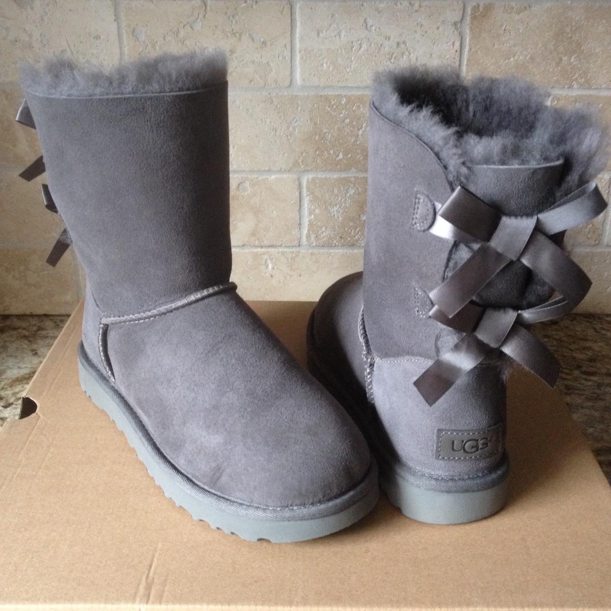 UGG SHORT BAILEY BOW II GREY GRAY WATER-RESISTANT SUEDE BOOTS SIZE