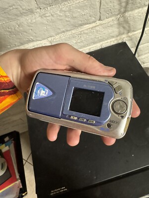 Nikon Coolpix E2500 2.0 Mega Pixel 3x Optical Zoom Silver Compact