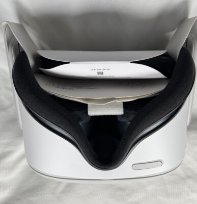 Oculus Meta Quest 2 128GB VR Headset - White Headset ONLY No